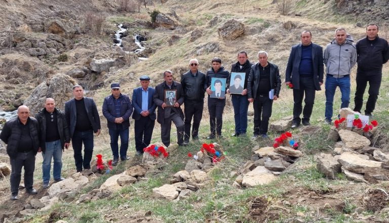 12-15-13-2ade8fbdf21bb265586142a38e5b5b5d