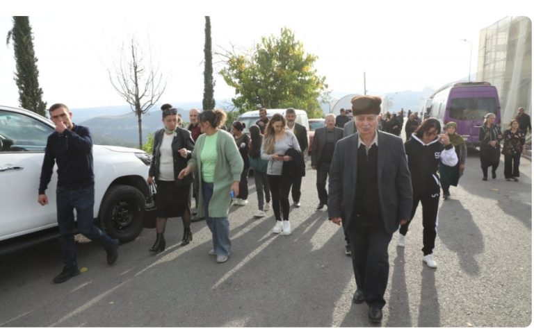 Screenshot_2023-12-05-12-30-09-421-edit_com.mi.globalbrowser